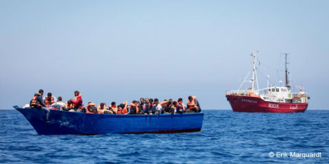 Fotovortrag Erik MarquardtBild von Flüchtlingen auf dem Mittelmeer